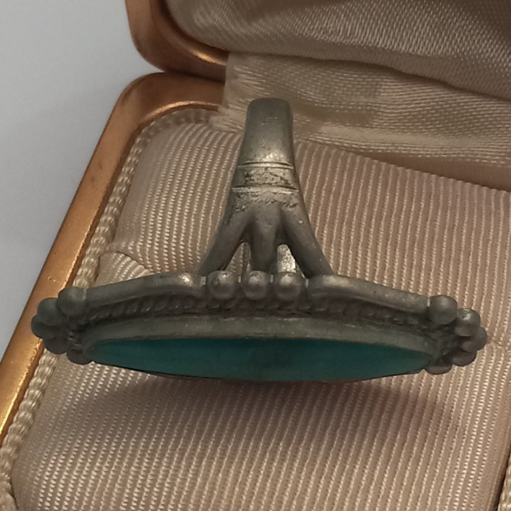 Antique Navajo Silver Ring with Long Turquoise Gemstone - Picture 4 of 6